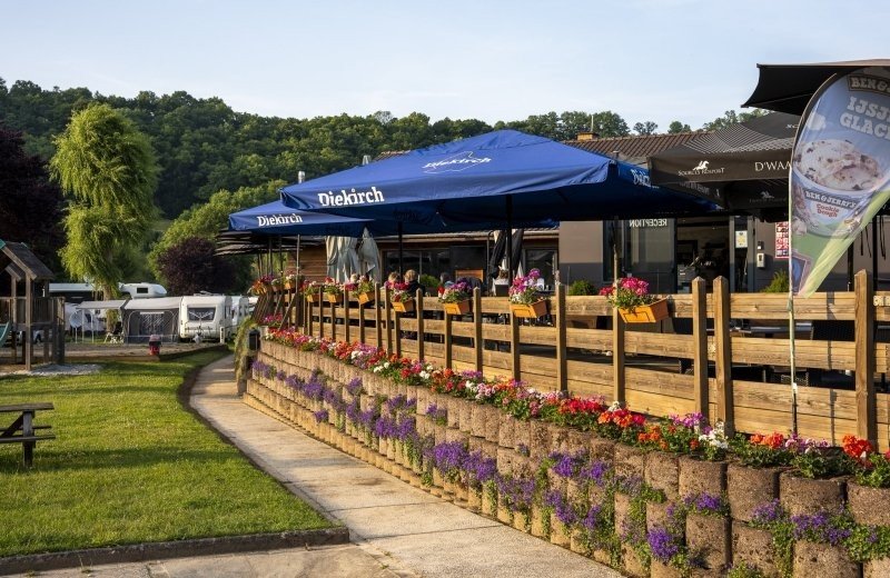 Restaurant et terrasse